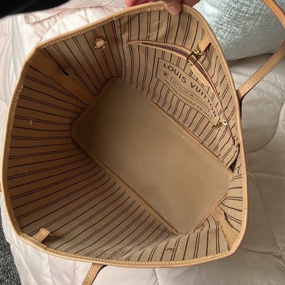 Authentic LV Neverfull MM - Picture 2 of 8